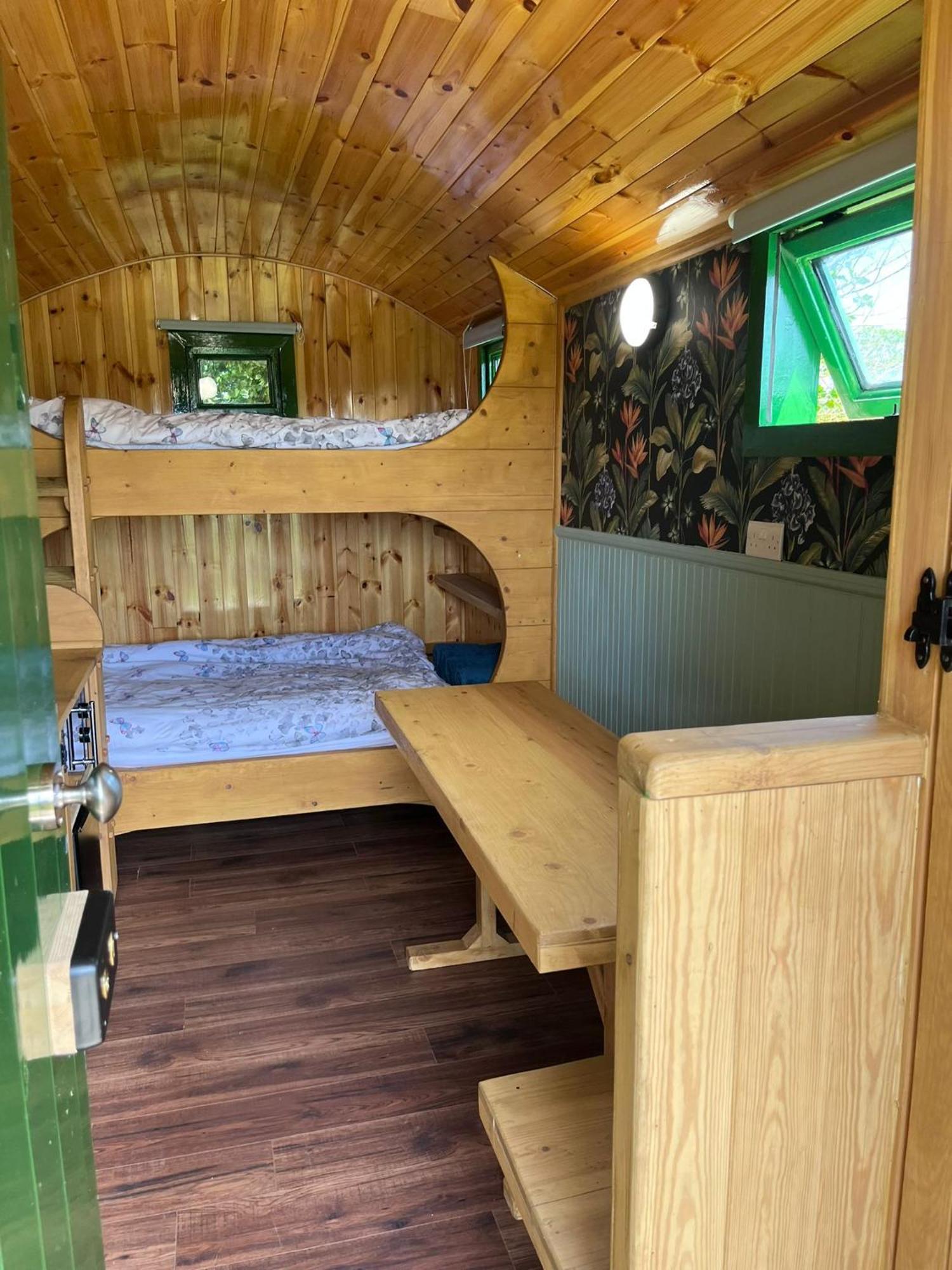 Woodie The Shepherds Hut - Sleeps 4 Чічестер Екстер'єр фото